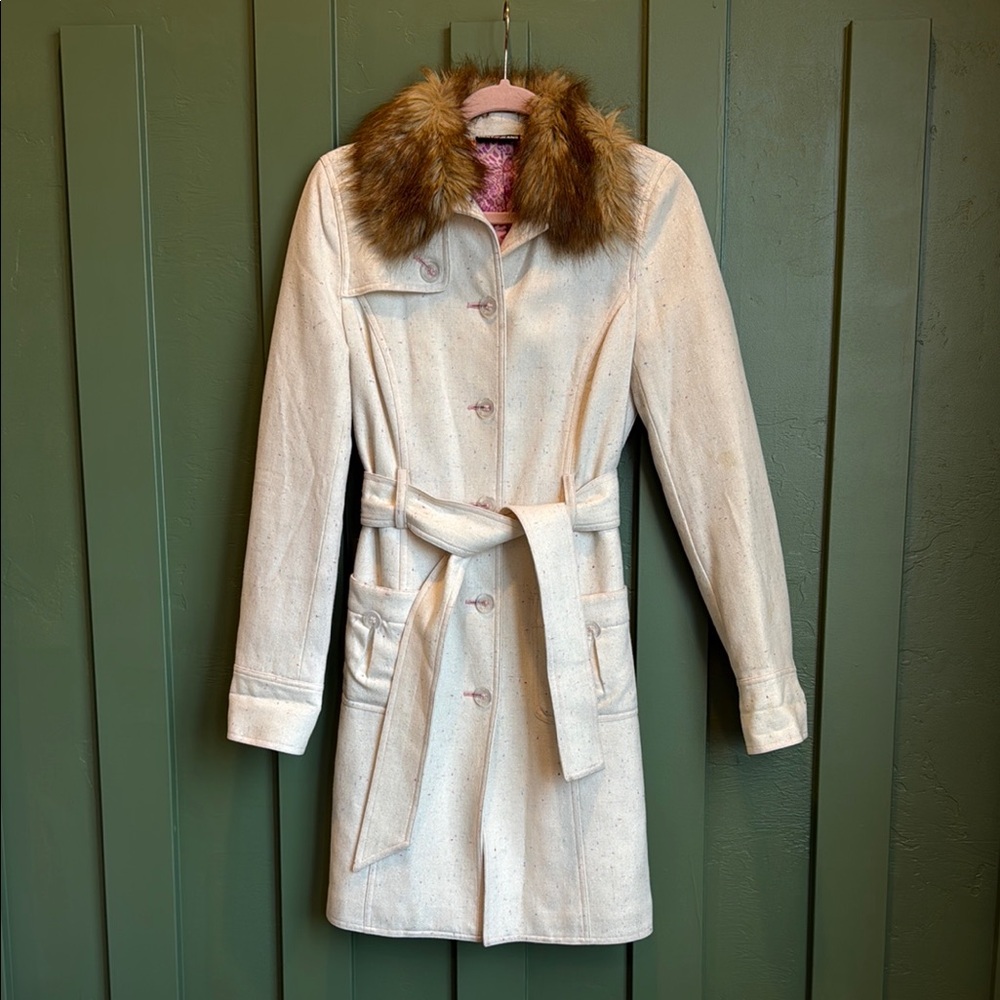 Elegant Cream Belted Women's Coat with Faux Fur Collar